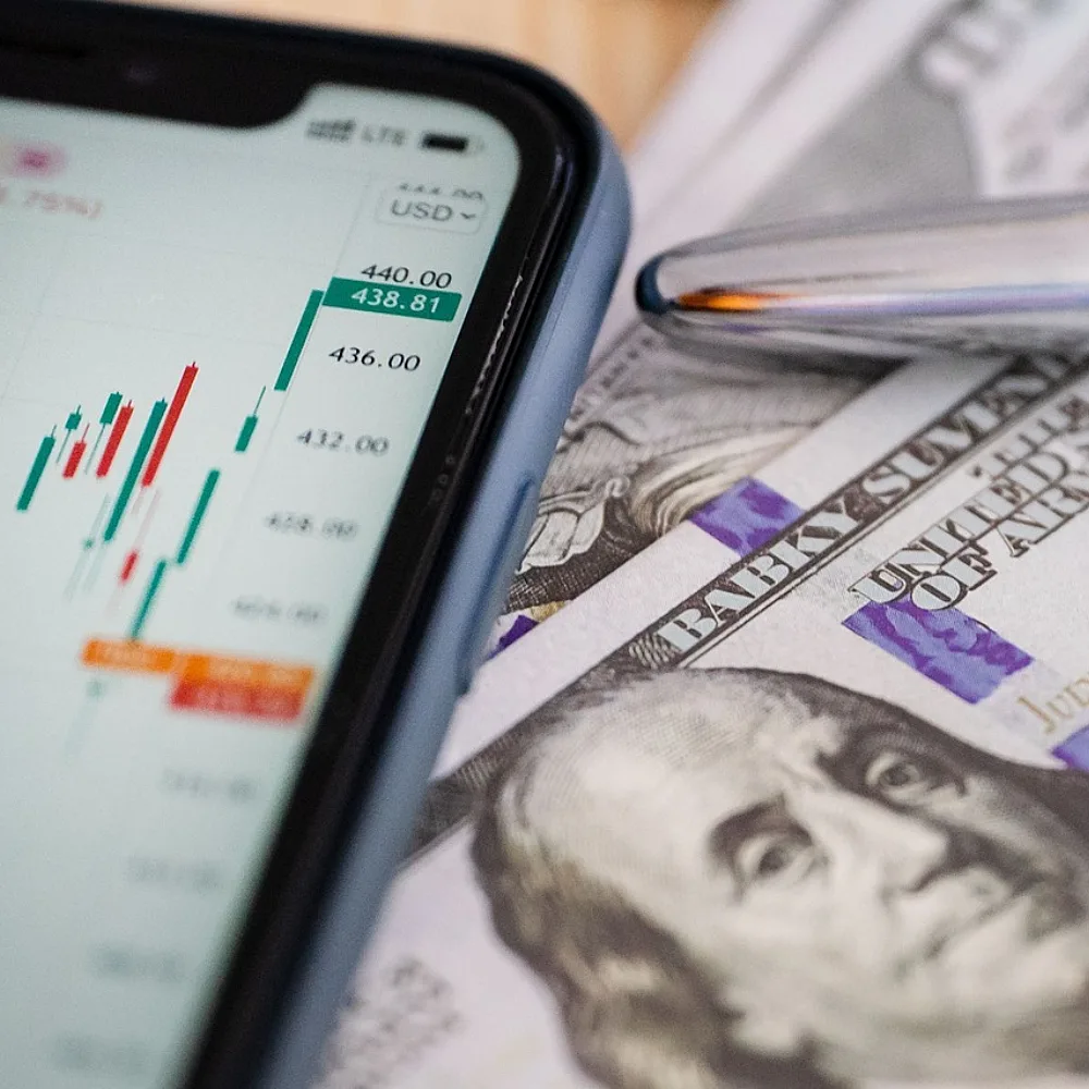 Global Growth Holds, But Risks Reshape Emerging Markets And Commodity Stability Outlook